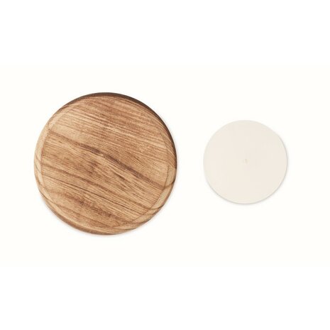 Kaars met ronde houten basis sample