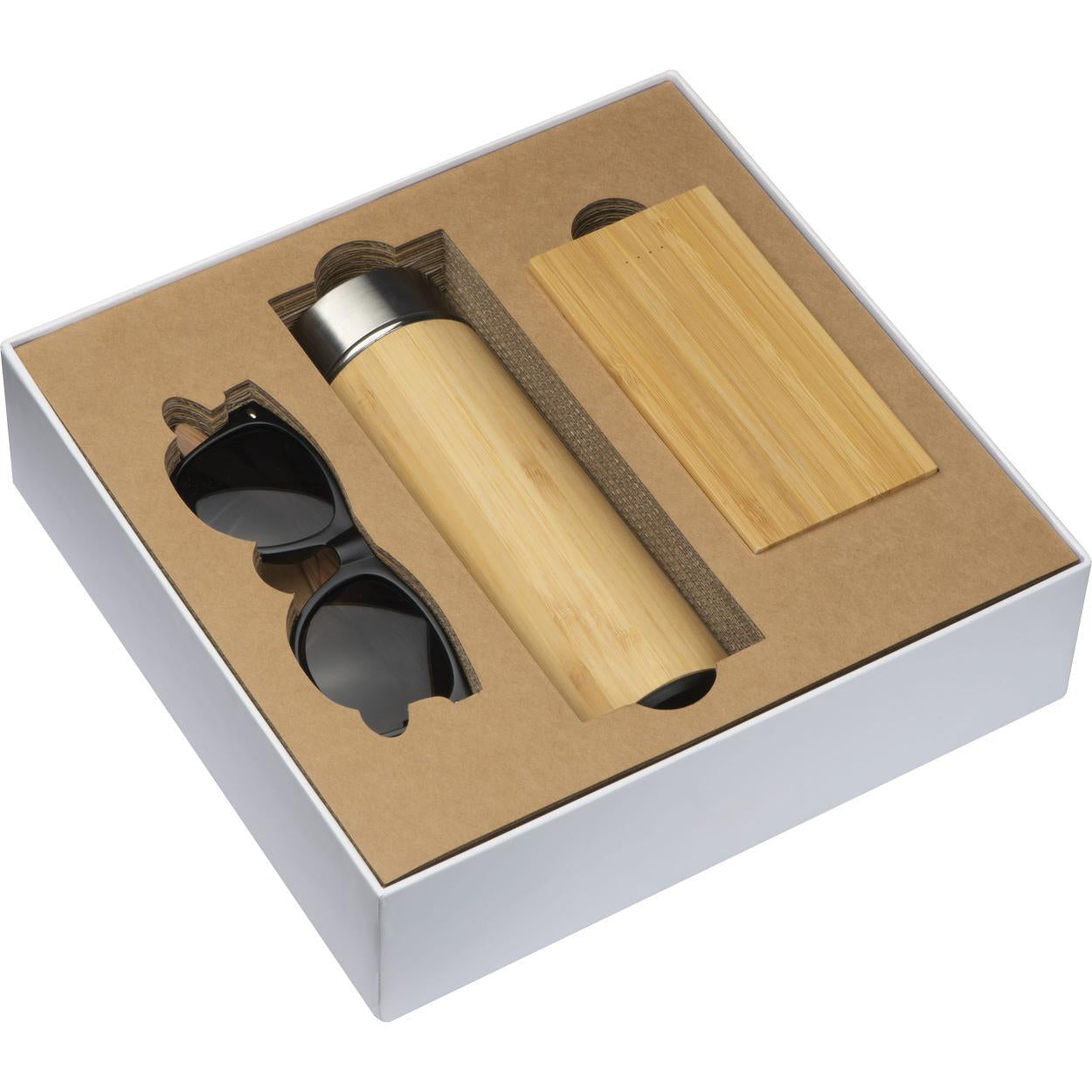 Geschenkset bestaande uit een powerbank, isoleerbeker en een zonnebril 4408